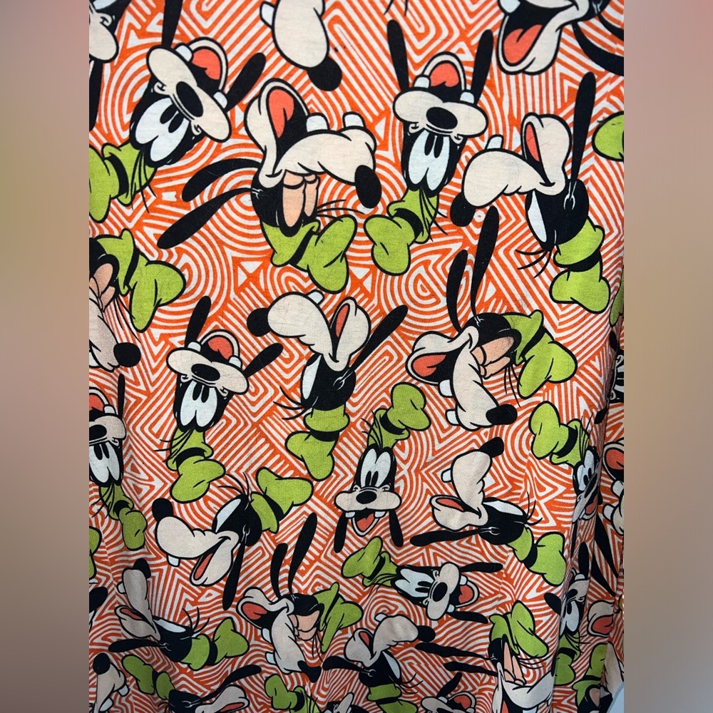 LuLaRoe x Disney Goofy Print Irma Short Sleeve Tunic Top Size 2X - Picture 3 of 5